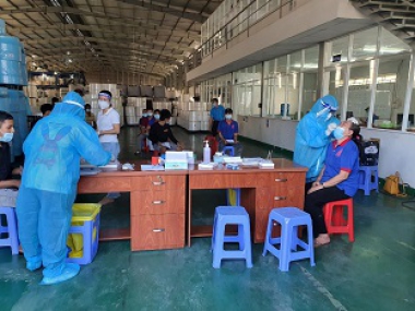 CTY An Phong thực hiện test COVID cho công nhân. Thực hiện nghiêm chỉnh an toàn sản xuất, yêu cầu về 5K của Bộ Y tế: “Khẩu trang – Khử khuẩn – Khoảng cách – Không tập trung – Khai báo y tế”.